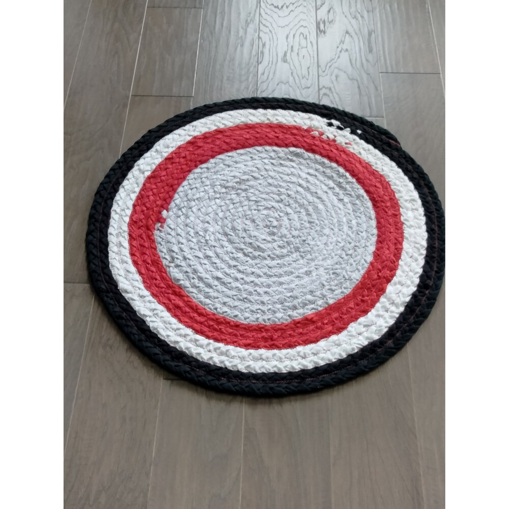 Bullseye Braided Rug Round 32-inch Black White Red Gray - Picture 3 of 6
